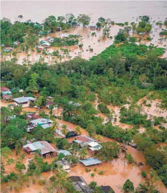  ?? / Alcaldía local ?? El desbordami­ento del río Putumayo este mes inundó ocho barrios en Puerto Asís.