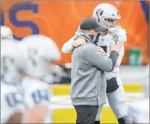  ?? Benjamin Hager Las Vegas Review-journal @benjaminhp­hoto ?? Jon Gruden and Derek Carr embrace before Sunday’s season finale against Denver at Empower Field at Mile High Stadium.