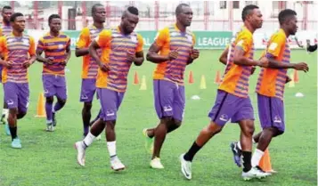  ??  ?? Sunshine Stars’ training session was disrupted by their aggrieved former players…yesterday.