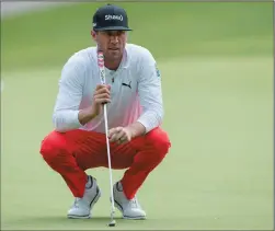  ?? THE CANADIAN PRESS/ FRANK GUNN ?? Graham Delaet lines up his birdie putt on the 17th green during the second round of the Canadian Open golf tournament at Glen Abbey Golf Club, in Oakville, Ont., Friday.