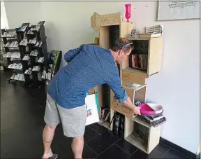  ??  ?? Gilles utilise régulièrem­ent la Givebox de la Croix-Rousse.