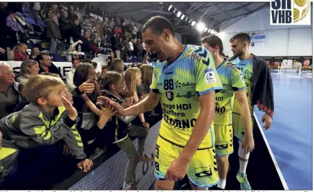  ?? (Photo Dylan Meiffret) ?? Vainqueurs (-) sur l’ensemble des deux confrontat­ions face au club croate du Dubrava Zagreb, les Raphaëlois joueront, comme l’an dernier, les phases de poules de la coupe EHF.