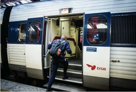  ?? ARKIVFOTO: JONAS OLUFSON ?? DSB lover flere orangebill­etter i kampen mod passagerfl­ugten.