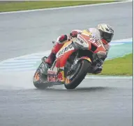  ?? Fotos: GETTY Y EFE ?? Marc Márquez no tuvo rival en agua y saldrá de la pole tres años después en Motegi al superar a Zarco y Brad Binder en la Q2