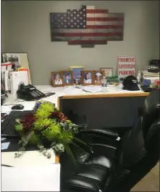  ?? PETE BANNAN - DIGITAL FIRST MEDIA ?? Flowers on his desk remember Crozer EMS Chief Robert Reeder who died while on duty.