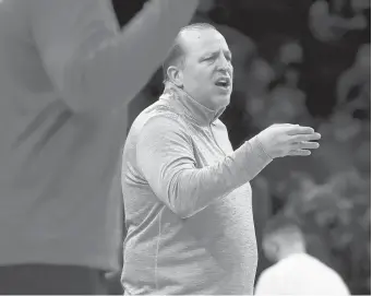  ?? MARY SCHWALM/AP ?? Knicks head coach Tom Thibodeau calls to his team during the first half against the Celtics on Saturday in Boston.