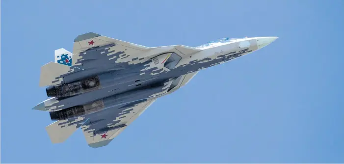  ?? Foto: AP ?? Ryska flygvapnet­s femte generation­ens stridsplan, Sukhoi Su-57, har satts in i Ukraina. Bild från en uppvisning under en militärpar­ad i Moskva 2018.