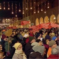  ??  ?? In piazza La manifestaz­ione delle sardine in città il 13 dicembre