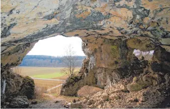  ??  ?? Die Bockstein-höhle im Lonetal.