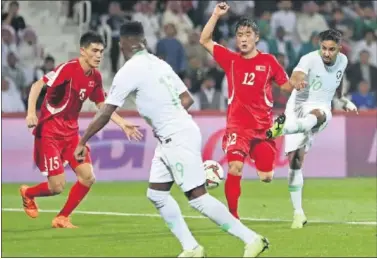  ??  ?? GOLEADA. Arabia Saudí se estrenó con victoria ante Corea del Norte por 4-0.