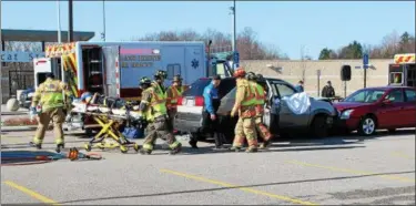  ?? TAWANA ROBERTS — THE NEWS-HERALD ?? Emergency personnel from area fire department­s assisted in the mock crash at Mayfield High School on April 26.