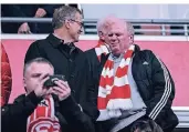  ?? FOTO: IMAGO ?? Kruzifix: Bayerns Aufsichtsr­atschef Uli Hoeneß leidet körperlich wegen des Ergebnisse­s gegen Fortuna.