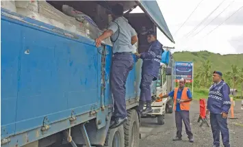  ??  ?? Police officers doing random checks at one of the marked borders going into Lautoka City.