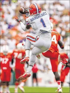  ?? MIKE EHRMANN / GETTY IMAGES ?? All-American cornerback Vernon Hargreaves leads a loaded Gators secondary that is considered to be among the nation’s best. After showing continual improvemen­t in 2014, the defense is hoping to carry its momentum into this season.