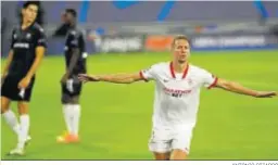  ?? ANTONIO PIZARRO ?? De Jong celebra su tanto al Rennes, con Aguerd y Traoré desolados.