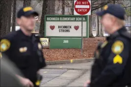  ?? BILLY SCHUERMAN — THE VIRGINIAN-PILOT VIA AP, FILE ?? Police look on as students return to Richneck Elementary on Jan. 30 in Newport News.