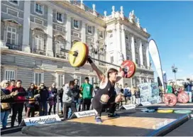  ?? PABLO MORENO ?? CROSSFIT, EN EL PALACIO REAL El Madrid Challenger Series trasladó el deporte a la calle con un ‘showmatch’ de halterofil­ia en el Palacio Real de Madrid. Mouna Skandi y Otto Orta fueron los ganadores de la prueba.