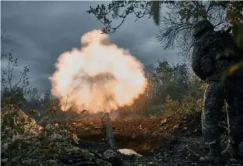  ?? LIBKOS via AP ?? Ukrainian soldiers fire at Russian positions Friday in Bakhmut, Donetsk region, Ukraine. As Ukraine pressed ahead with a campaign to recapture territory in the east of the country, authoritie­s said there was intense fighting near Kherson, which has been key for Russian resupply.