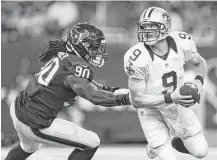  ?? Karen Warren / Houston Chronicle ?? Saints quarterbac­k Drew Brees (9) tries to scramble away from Texans outside linebacker Jadeveon Clowney (90) just before Clowney brought down Brees.