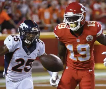  ?? ED ZURGA/THE ASSOCIATED PRESS ?? Broncos cornerback Chris Harris Jr. breaks up a pass intended for Chiefs receiver Jeremy Maclin Thursday night.