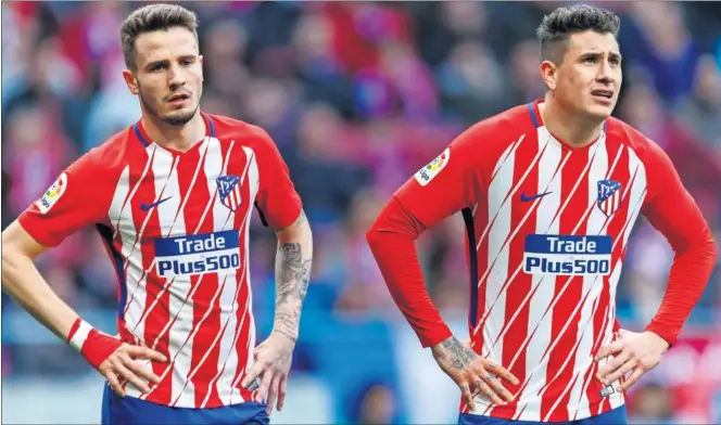  ??  ?? Saúl y Giménez, durante un partido con el Atlético de Madrid correspond­iente a la temporada pasada.