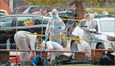  ?? NA ?? ESCENA DEL CRIMEN. “El docente salvó, sin dudas, muchas vidas”, dijo el presidente Emmanuel Macron. Un trabajador de la escuela se encuentra “entre la vida y la muerte” y otro profesor resultó gravemente herido. Los alumnos permanecie­ron atrinchera­dos durante el ataque.