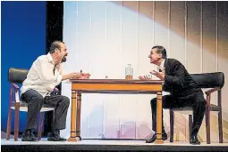  ??  ?? Jorge Suárez y Néstor Caniglia, en una escena inolvidabl­e