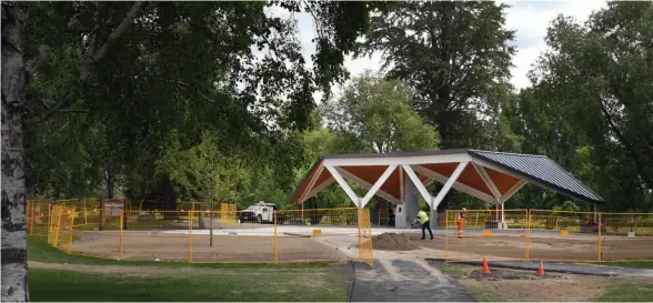  ?? CITIZEN PHOTO BY BRENT BRAATEN ?? City staff work to get the finishing touches on the new pavilion in Lheidli T’enneh Memorial Park on Monday. The official opening is June 21.