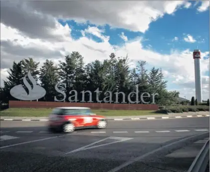  ?? / CARLOS ROSILLO ?? La Ciudad Financiera del Santander, en Boadilla del Monte (Madrid), el pasado septiembre.