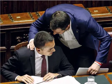  ??  ?? Alleati I vicepremie­r Luigi Di Maio, 32 anni, ministro M5S del Lavoro e dello Sviluppo economico, e Matteo Salvini, 46, ministro leghista dell’interno