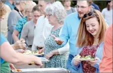  ?? Michael Burchfiel/Herald-Leader ?? The Siloam Springs Farmers Market and Main Street Siloam Springs held their yearly Farm to Table dinner in Twin Springs Park in Siloam Springs on Sunday.