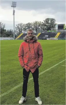  ?? FOTO: SEBASTIAN VAN EECK ?? Abseits des Spielfelde­s, aber wieder zurück in seinem Wohnzimmer. Steffen Kienle wird am Samstag nicht spielen.