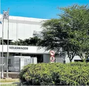  ?? Picture: EUGENE COETZEE ?? WHEELS ARE TURNING: Under level 4 lockdown regulation­s, VWSA production was restarted on May 4, with essential employees returning to work
