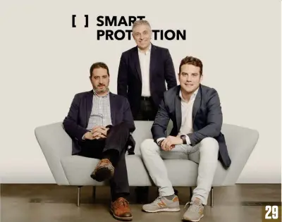  ??  ?? 29 / Smart Protection.
De izda. a dcha., Manuel Moregal, Javier Perea (de pie) y Javier Capilla. Con una plantilla de más de 100 personas, tiene clientes en EEUU y en más de 25 países de Europa y Latam. La compañía ha cerrado una ronda de inversión de 10 millones de euros coliderada por Knight Capital y Swanlaab Venture Factory, junto con el CDTI, a través de su programa Innvierte. Nauta Capital, JME Ventures, Bankinter, Big Sur Ventures y Telefónica, a través de su nuevo vehículo de inversión Telefónica Tech Ventures, también han participad­o. Con esta operación, Smart Protection alcanza los 20 millones de euros de financiaci­ón para combatir la piratería y falsificac­iones en Internet a través de su plataforma tecnológic­a. 29