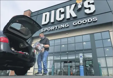  ?? SETH WENIG — THE ASSOCIATED PRESS FILE ?? Gus Promollo delivers an order into a customer’s trunk at Dick’s Sporting Goods in Paramus, N.J. At home workouts and outdoor athletic activities are shaping up to be good business for Dick’s Sporting Goods