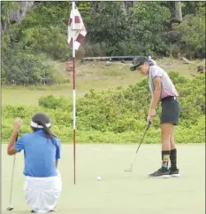  ?? The Maui News / DAKOTA GROSSMAN photo ?? Baldwin High School’s Ariya Soldwisch putts on the 18th green as Maui High’s Jacelyn Yun looks on during the final round of the MIL individual championsh­ips Saturday at the Kaanapali Kai Course.