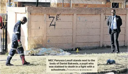  ?? THAPELO MOREBUDI ?? MEC Panyaza Lesufi stands next to the body of Daniel Bakwela, a pupil who was stabbed to death in a fight with a schoolmate. /