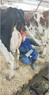  ??  ?? Inspirée par son grand-père qui faisait la traite manuelle des vaches en Suisse, Patricia Brullhardt a toujours chéri ce contact privilégié avec les animaux.