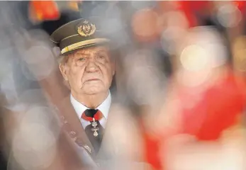  ?? FOTO: DANIEL OCHOA DE OLZA/DPA ?? Aus dem öffentlich­en Leben hatte er sich bereits seit längerer Zeit zurückgezo­gen; nun, mit 82 Jahren, hat Ex-König Juan Carlos Spanien den Rücken kehren müssen.