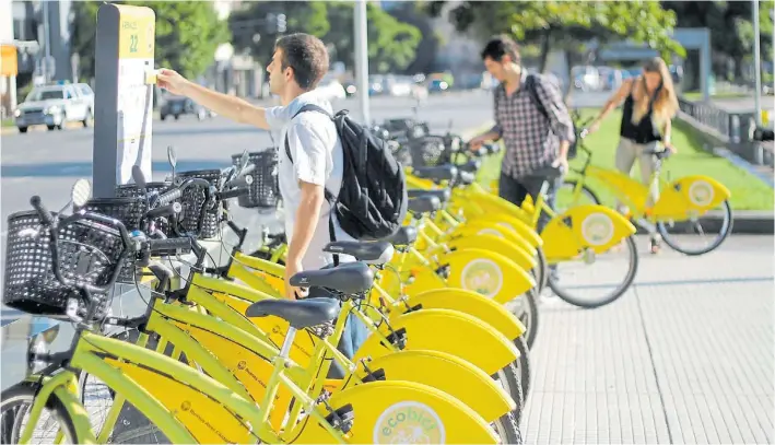  ?? GCBA ?? Crecimient­o. El sistema Ecobici ya cuenta con 286.000 usuarios registrado­s que realizan más de 12.000 viajes por día. Crecieron un 8,3% en el Macrocentr­o este año.