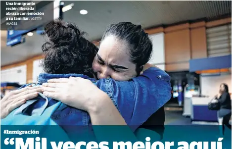  ?? IMAGES /GETTY ?? Una inmigrante recién liberada abraza con emoción a su familiar.