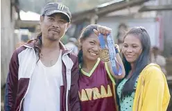  ??  ?? Meagey Ninura dedicates her Palarong Pambansan win to her family and kababayan