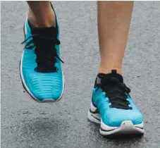  ??  ?? LEF T AND BELOW Krista DuChene racing in a prototype Saucony carbon shoe at the 2019 Ottawa Marathon