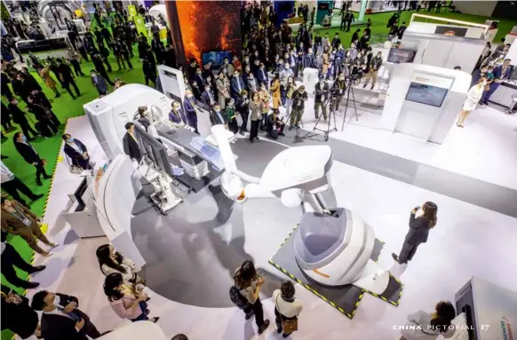  ?? by Xu Xun/china Pictorial ?? November 6, 2021: Siemens Medical’s new Feilong ARTIS pheno 2.0 angiograph­y system is unveiled in the medical equipment and healthcare exhibition area of the 4th China Internatio­nal Import Expo in Shanghai.