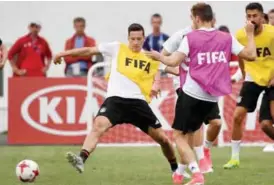  ?? — AFP ?? SOCHI: Germany’s midfielder Julian Draxler (L) and Germany’s defender Jonas Hector attend a training session during the Russia 2017 Confederat­ion Cup football tournament in Sochi yesterday.