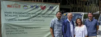  ??  ?? Hyundai Asia Resources, Inc. (HARI), through its corporate social responsibi­lity (CSR) arm HARI Foundation, Inc. (HFI), renewed its commitment to support Gawad Kalinga’s (GK) social entreprene­urship program with the donation of five vans that will...