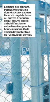  ??  ?? Le maire de Farnham, Patrick Melchior, n’a donné aucun « cadeau fiscal » (congé de taxes ou autres) à Cannara, ce qui prouve qu’elle a choisi l’ancienne usine Beaulieu pour les bonnes raisons. On le voit ici devant l’entrée de l’usine, jeudi dernier.