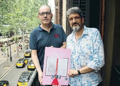  ?? ?? Fermín Villar i Enric Bono ahir en un balcó de la Rambla de Barcelona