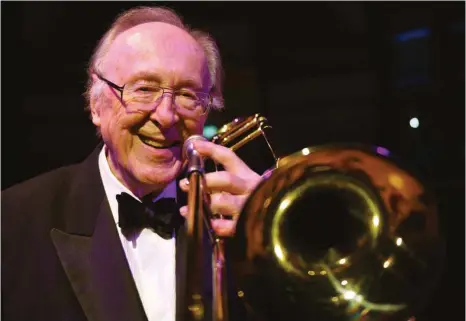  ?? FOTO: HORST OSSINGER/DPA ?? Der britische Posaunist, Sänger und Jazz-Bandleader Chris Barber ist dem frühen New-Orleans-Jazz treu geblieben..