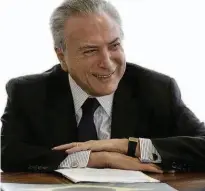  ?? Marcos Corrêa/PR ?? O presidente Temer em em reunião para conseguir votos ontem: Câmara vota hoje segunda denúncia